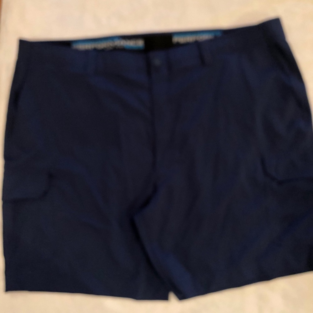 Roundtree and York performance active cargo shorts